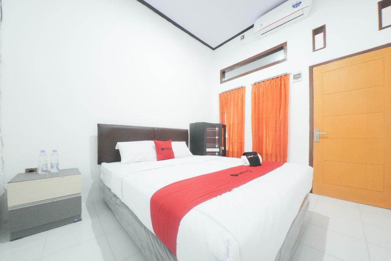 Reddoorz Syariah Near Mall Roxy Banyuwangi 2 Eksteriør bilde