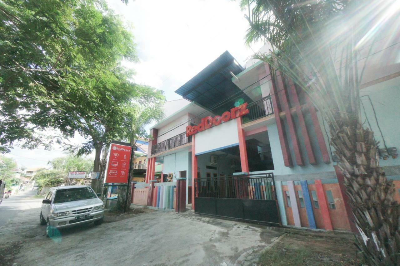 Reddoorz Syariah Near Mall Roxy Banyuwangi 2 Eksteriør bilde