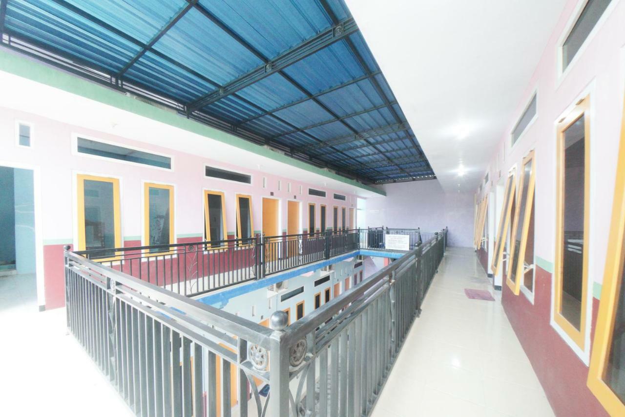 Reddoorz Syariah Near Mall Roxy Banyuwangi 2 Eksteriør bilde