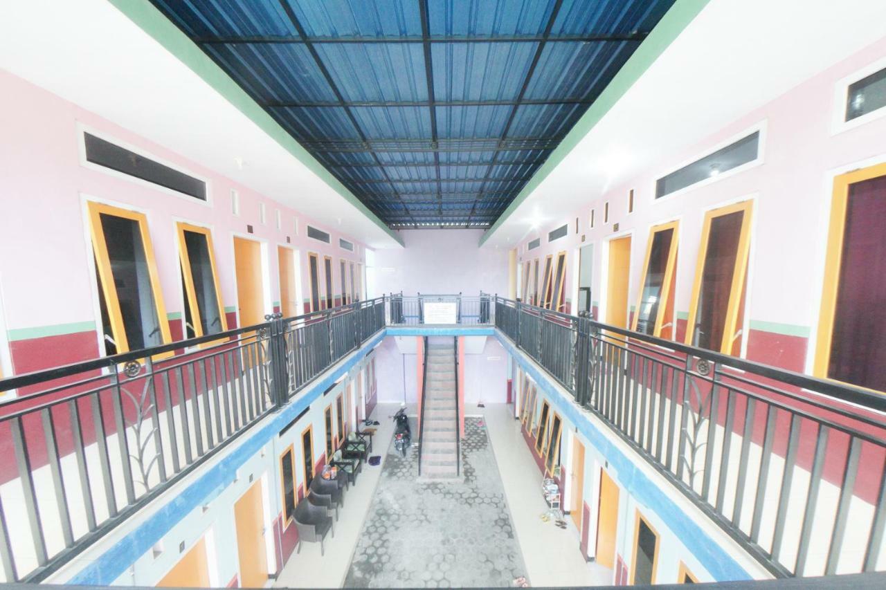 Reddoorz Syariah Near Mall Roxy Banyuwangi 2 Eksteriør bilde